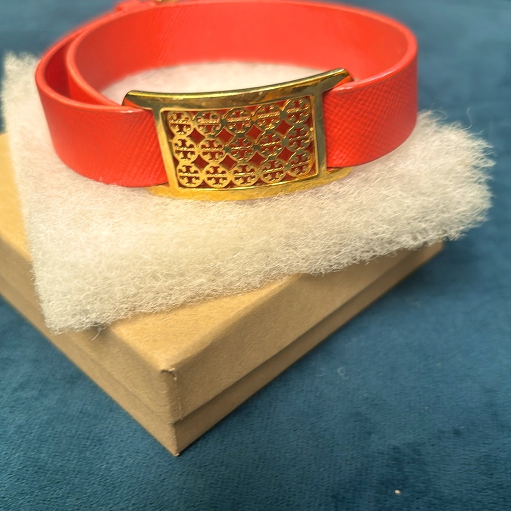 Classic Tory Burch melon wrap around leather bracelet